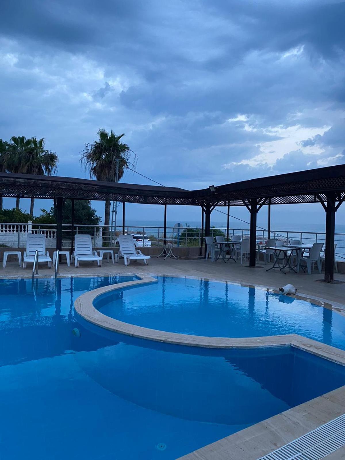 Derin Deniz Otel قراطاش المظهر الخارجي الصورة