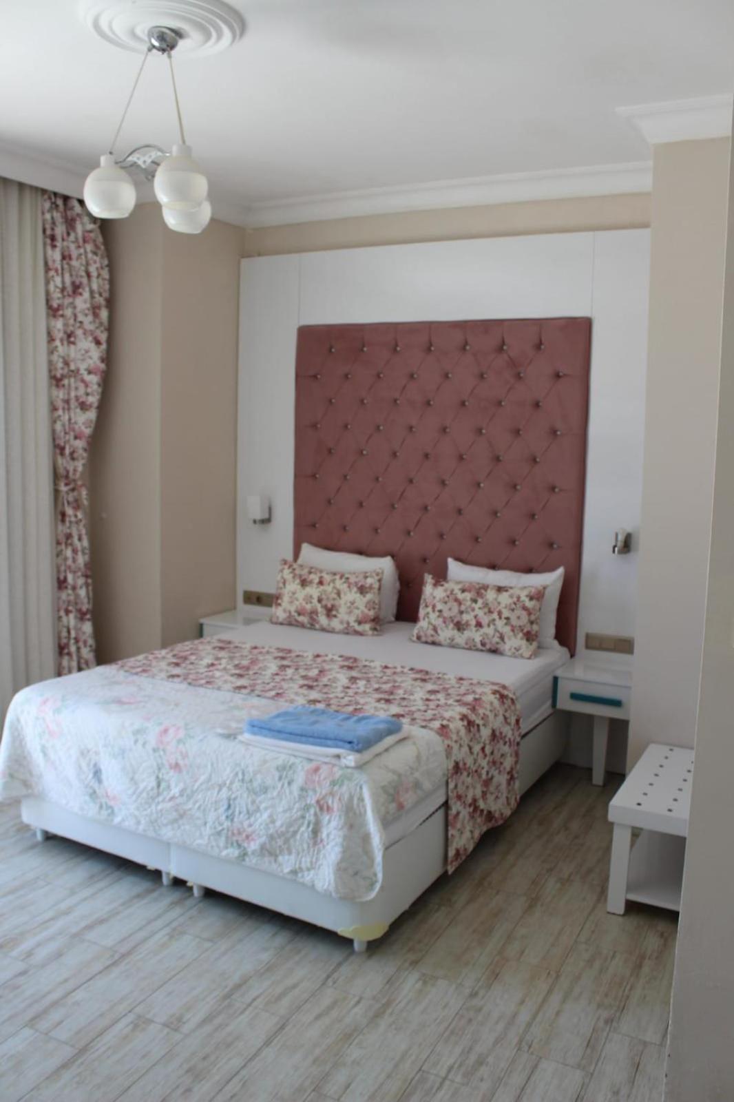 Derin Deniz Otel قراطاش المظهر الخارجي الصورة